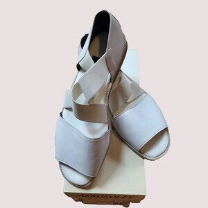 Aerosoles White Leather Sandles Size 8 Flat Open Toe